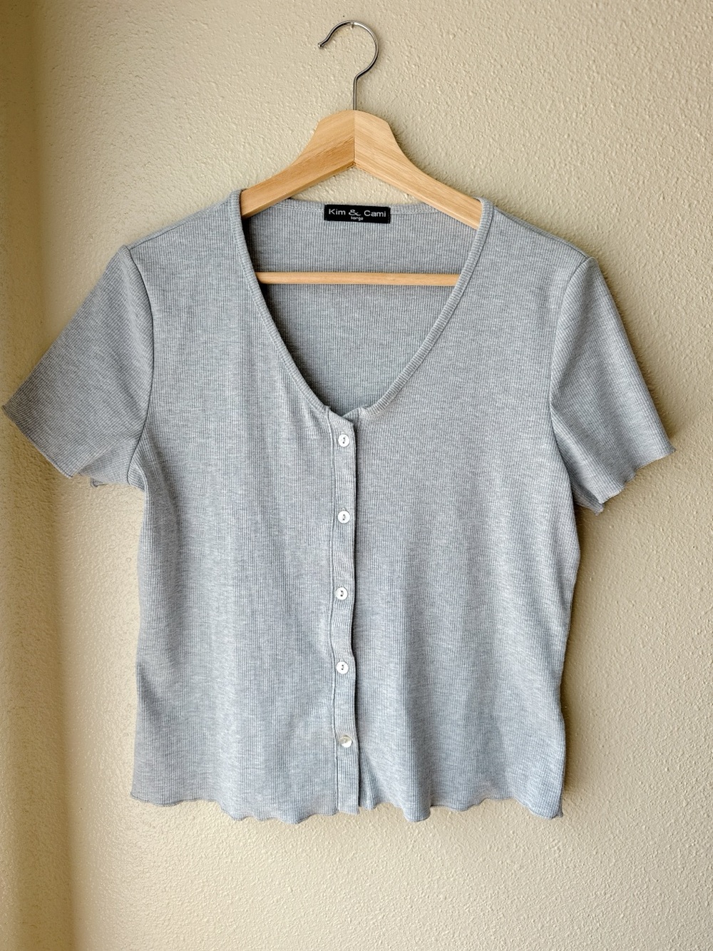 Light Gray Ribbed Short Sleeve Button Front Top - Size L - Picture 6 of 6